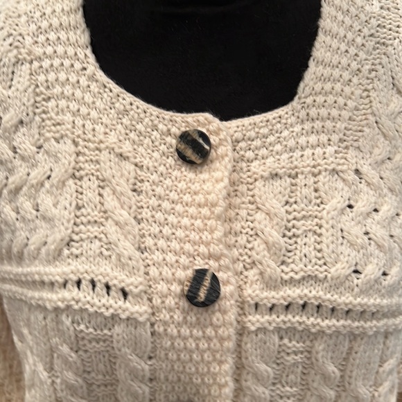 Aran Isles Cableknit 100% Wool Cardigan with beautiful buttons - Picture 3 of 7